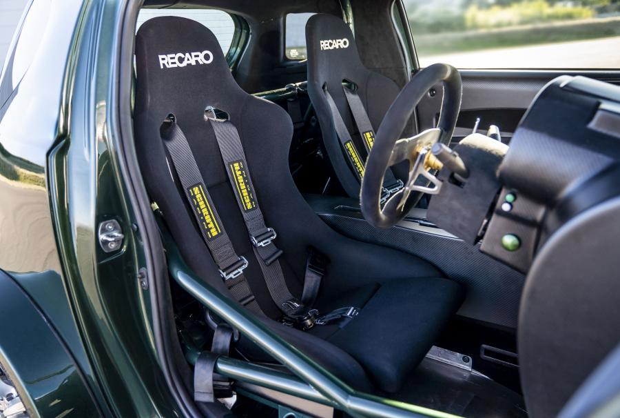 Интерьер Aston Martin V8 Cygnet 2018 года  (фото 11 из 13)